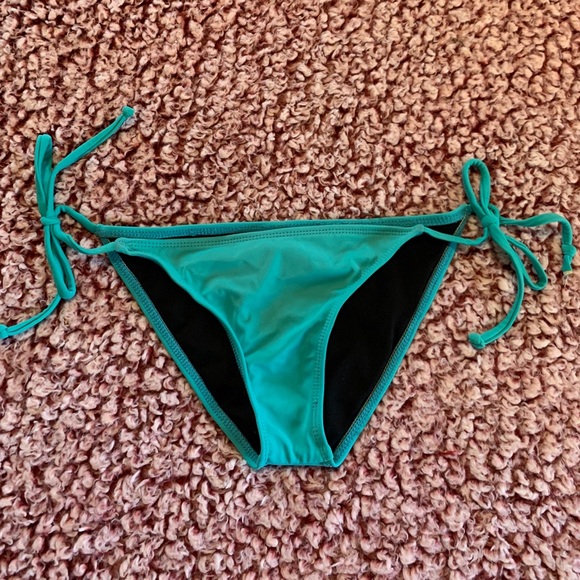 Hurley bikini - Picture 2 of 2